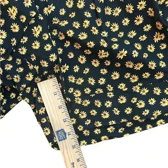 We Wore What Women's Romper Shorts Size Small Sunflower Floral Short Sleeve NWT - Picture 8 of 8